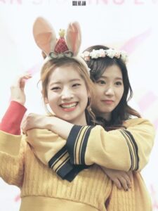 TWICE(トゥワイス)サナは社交的？優しくて天然という噂の性格を分析